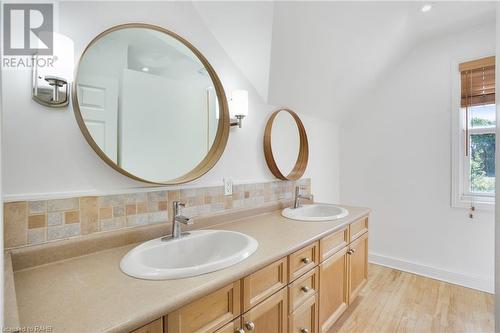 1 Northcliffe Avenue, Dundas, ON - Indoor Photo Showing Bathroom