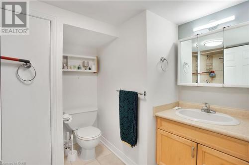 1 Northcliffe Avenue, Dundas, ON - Indoor Photo Showing Bathroom