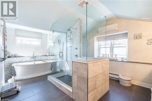 46 Mountain Brow Boulevard, Hamilton, ON - Indoor Photo Showing Bathroom