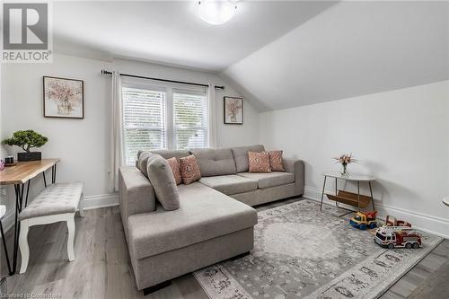 5063 Bridge Street, Niagara Falls, ON - Indoor Photo Showing Living Room