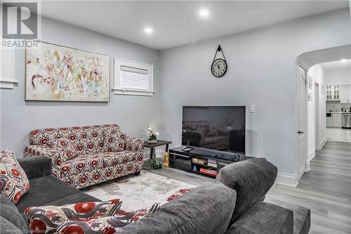 5063 Bridge Street, Niagara Falls, ON - Indoor Photo Showing Living Room