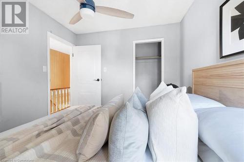 13 Clinton Street, Hamilton, ON - Indoor Photo Showing Bedroom