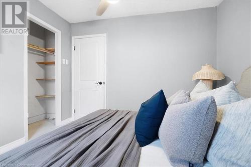 13 Clinton Street, Hamilton, ON - Indoor Photo Showing Bedroom