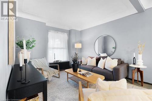 13 Clinton Street, Hamilton, ON - Indoor Photo Showing Living Room