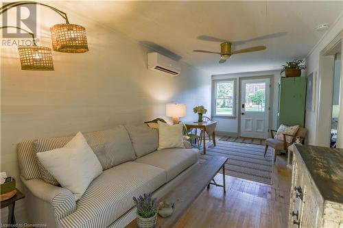 44 King Street, Port Colborne, ON - Indoor Photo Showing Living Room