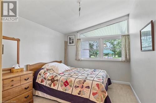 3202 Trinity Church Road, Hamilton, ON - Indoor Photo Showing Bedroom