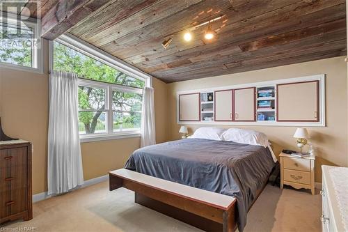 3202 Trinity Church Road, Hamilton, ON - Indoor Photo Showing Bedroom