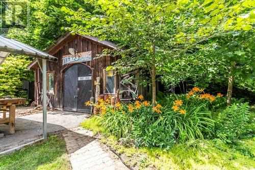 Small heated barn - 627 Bayshore Boulevard, Burlington, ON - Outdoor