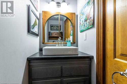 Main floor bathroom - 627 Bayshore Boulevard, Burlington, ON - Indoor