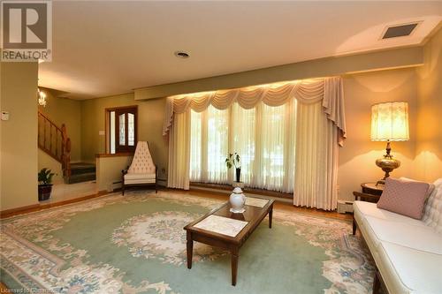 310 Montmorency Drive, Hamilton, ON - Indoor Photo Showing Living Room