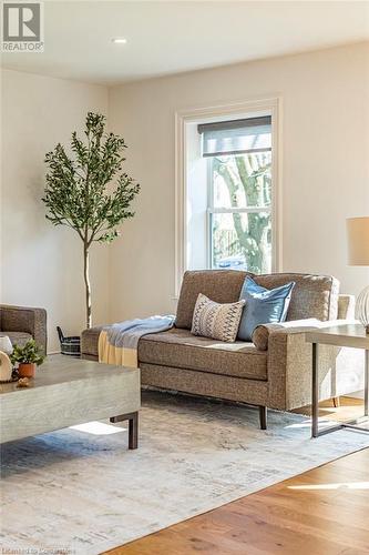 315 Park Street W, Dundas, ON - Indoor Photo Showing Living Room