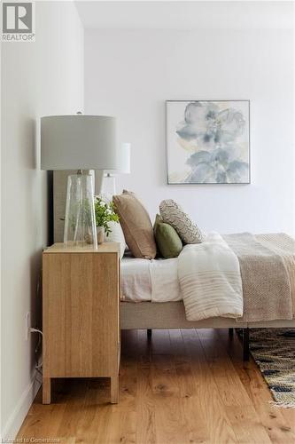 315 Park Street W, Dundas, ON - Indoor Photo Showing Bedroom