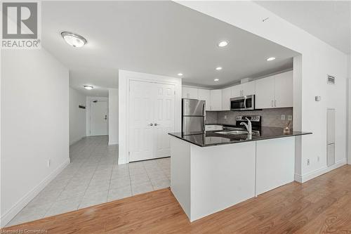 399 Elizabeth Street Unit# 608, Burlington, ON - Indoor Photo Showing Kitchen