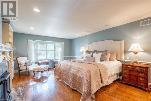 4014 Lantern Lane, Burlington, ON - Indoor Photo Showing Bedroom