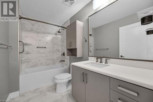 1575 Lakeshore Road W Unit# 304, Mississauga, ON - Indoor Photo Showing Bathroom