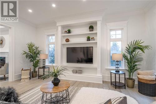 620 King Road, Burlington, ON - Indoor Photo Showing Living Room