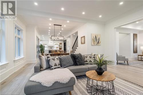 620 King Road, Burlington, ON - Indoor Photo Showing Living Room