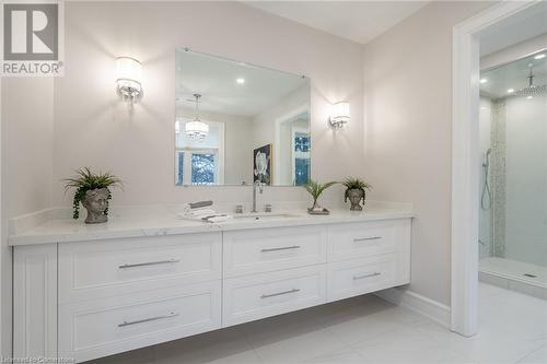 620 King Road, Burlington, ON - Indoor Photo Showing Bathroom