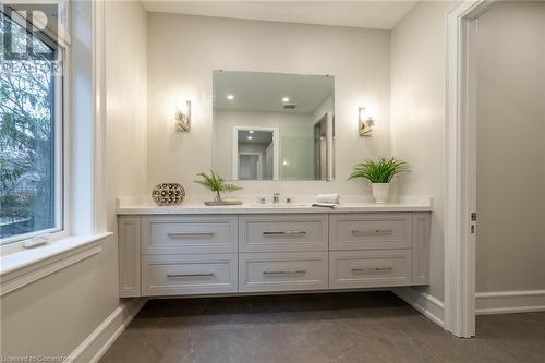 620 King Road, Burlington, ON - Indoor Photo Showing Bathroom