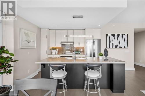 2025 Maria Street Unit# 1508, Burlington, ON - Indoor Photo Showing Kitchen With Upgraded Kitchen