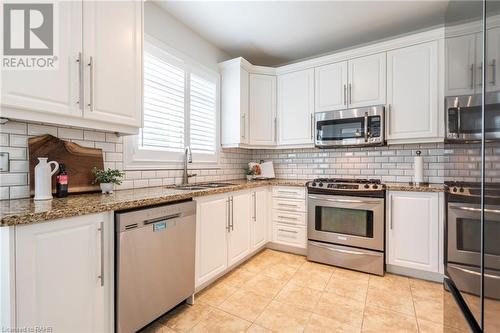 3234 Sharp Road, Burlington, ON - Indoor Photo Showing Kitchen With Double Sink With Upgraded Kitchen