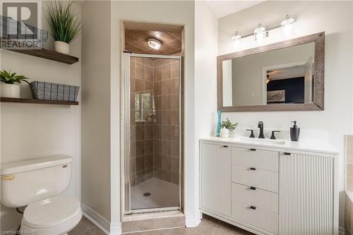 3234 Sharp Road, Burlington, ON - Indoor Photo Showing Bathroom