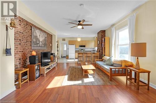 477 Cannon Street E, Hamilton, ON - Indoor Photo Showing Living Room