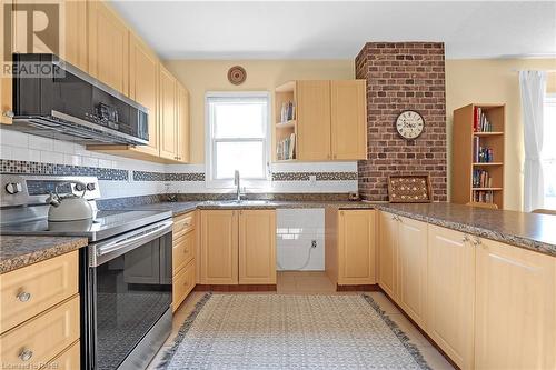 477 Cannon Street E, Hamilton, ON - Indoor Photo Showing Kitchen