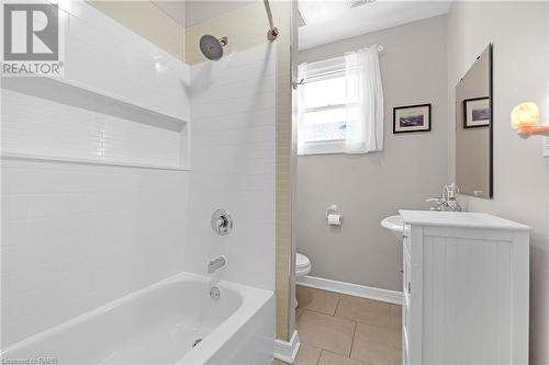 477 Cannon Street E, Hamilton, ON - Indoor Photo Showing Bathroom