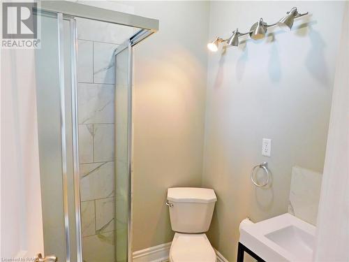 8 Harvey Street, Hamilton, ON - Indoor Photo Showing Bathroom