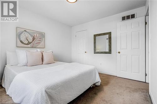 5228 Garland Crescent, Burlington, ON - Indoor Photo Showing Bedroom