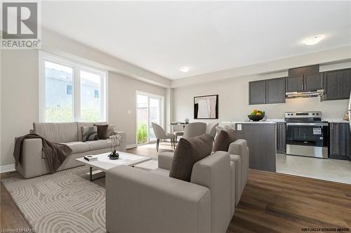 417 East 16Th Street, Hamilton, ON - Indoor Photo Showing Living Room