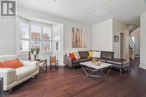 17 Winegarden Trail, Hamilton, ON - Indoor Photo Showing Living Room