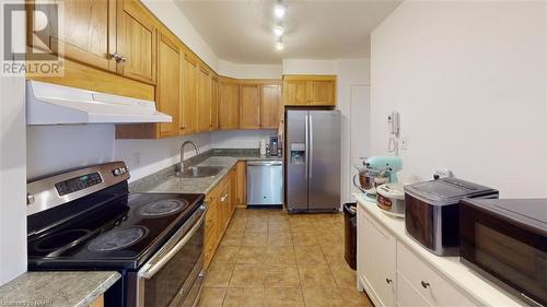 19 Huntsville Street, Hamilton, ON - Indoor Photo Showing Kitchen