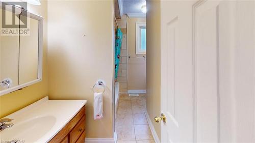 19 Huntsville Street, Hamilton, ON - Indoor Photo Showing Bathroom