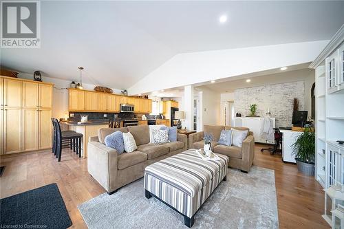 71 Dunkirk Drive, Hamilton, ON - Indoor Photo Showing Living Room