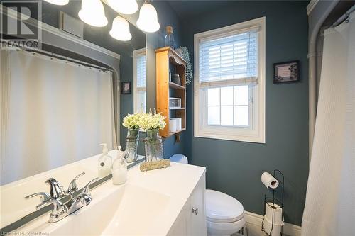 71 Dunkirk Drive, Hamilton, ON - Indoor Photo Showing Bathroom