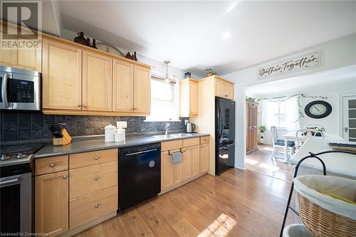 71 Dunkirk Drive, Hamilton, ON - Indoor Photo Showing Kitchen