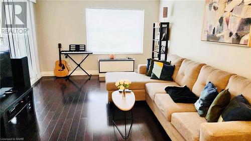 1000 Cedarglen Gate Unit# 520, Mississauga, ON - Indoor Photo Showing Living Room