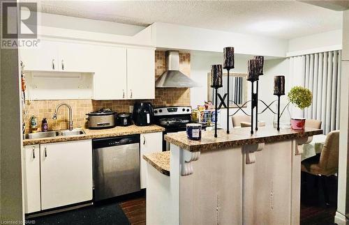 1000 Cedarglen Gate Unit# 520, Mississauga, ON - Indoor Photo Showing Kitchen