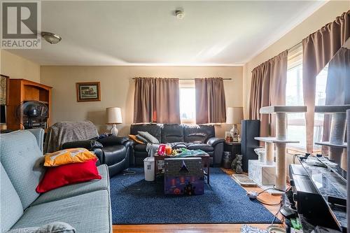 699 Gilmore Road, Fort Erie, ON - Indoor Photo Showing Living Room