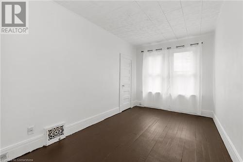 Bedroom 2 - 5419 Maple Street, Niagara Falls, ON - Indoor Photo Showing Other Room