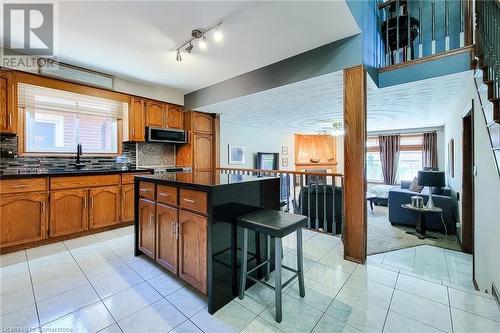 15 Presidio Drive, Hamilton, ON - Indoor Photo Showing Kitchen