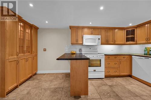 150 Wilson Street W Unit# 112, Ancaster, ON - Indoor Photo Showing Kitchen