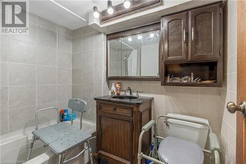 34 Rita Avenue, Hamilton, ON - Indoor Photo Showing Bathroom