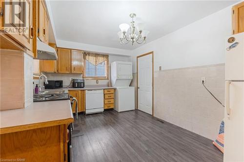 34 Rita Avenue, Hamilton, ON - Indoor Photo Showing Kitchen