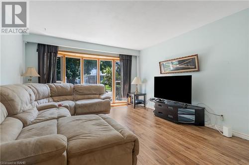 34 Rita Avenue, Hamilton, ON - Indoor Photo Showing Living Room