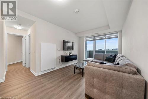 2750 King Street E Unit# 215, Hamilton, ON - Indoor Photo Showing Living Room