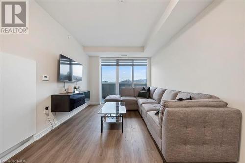 2750 King Street E Unit# 215, Hamilton, ON - Indoor Photo Showing Living Room