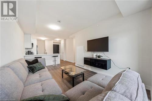 2750 King Street E Unit# 215, Hamilton, ON - Indoor Photo Showing Living Room